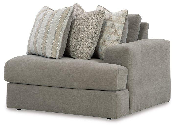 Avaliyah Sectional with Chaise